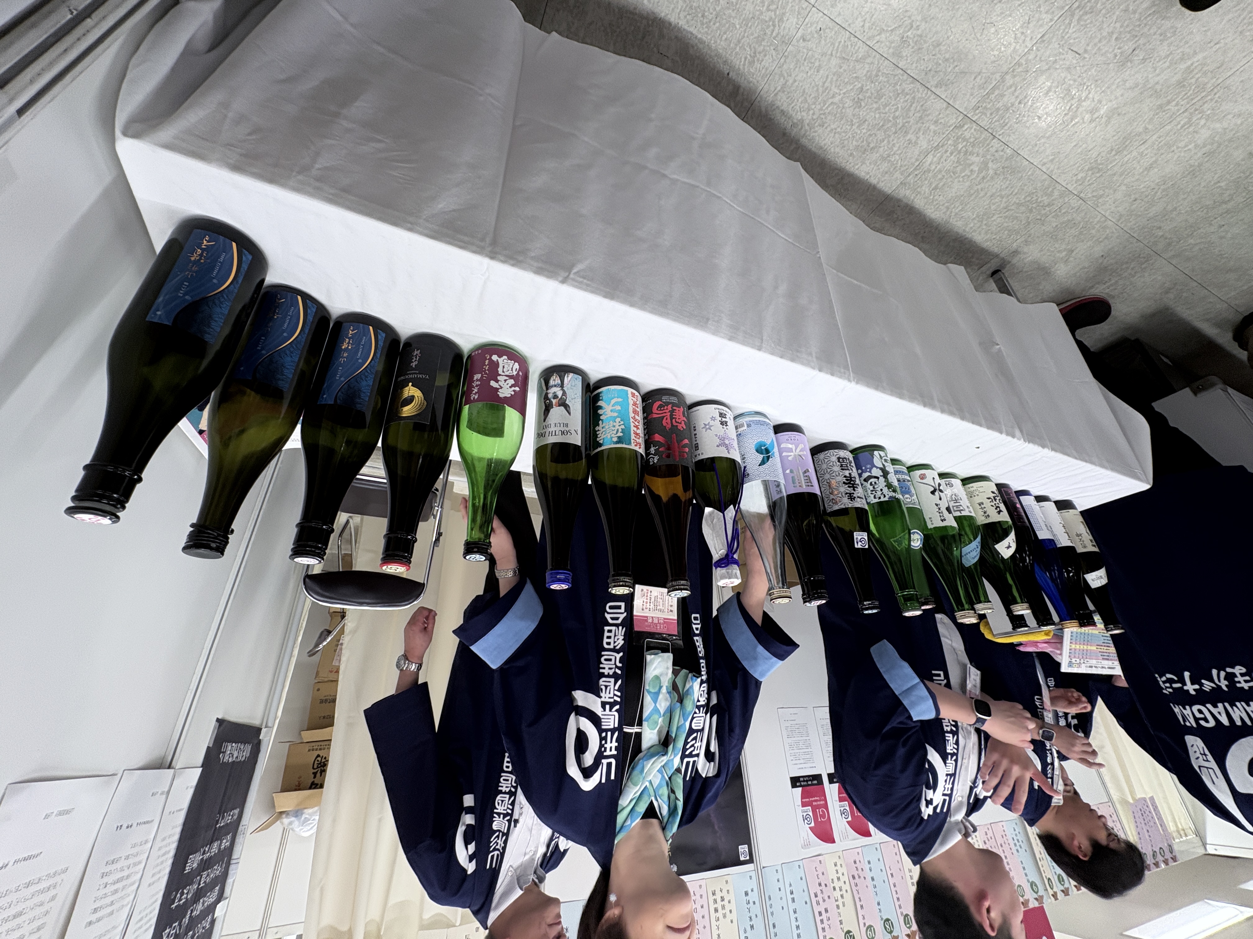 山形県ブースに並ぶ多数の日本酒